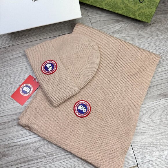 Canada Goose Knitted Hat and Scarf Two-Piece Set - Picture 6 of 6